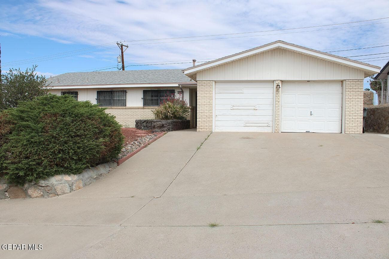 Photo of 337 CLAIREMONT Road