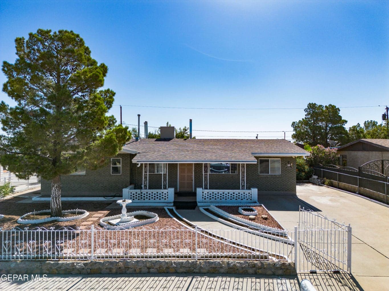Photo of 2636 PRESTWICK Road