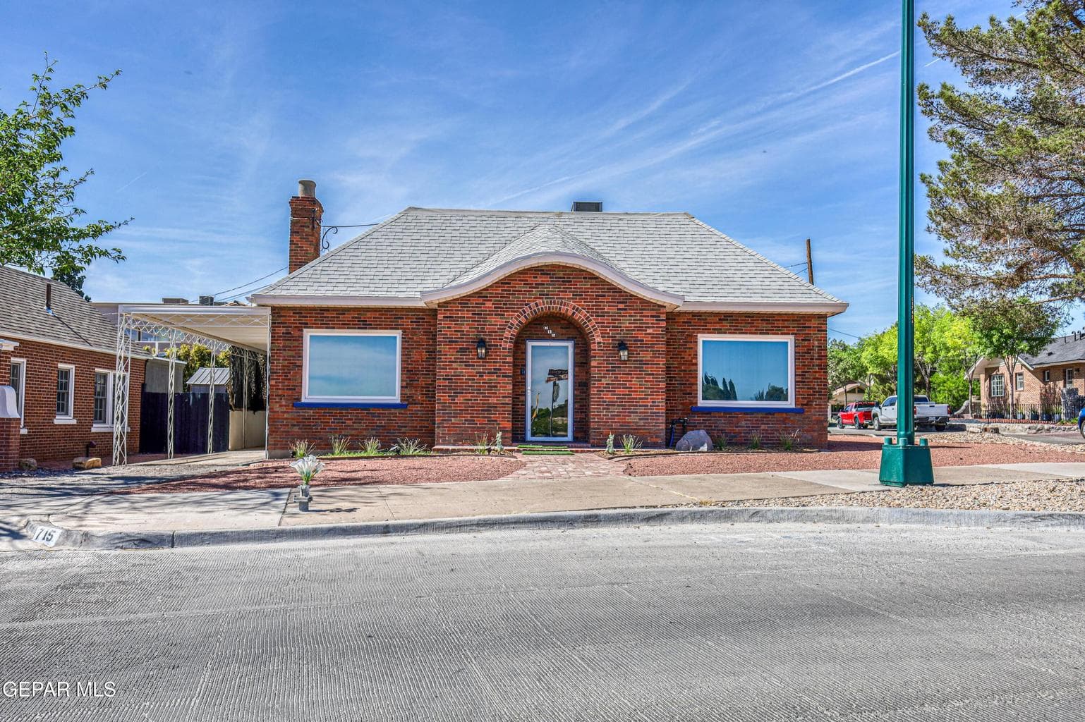 Photo of 715 E ROBINSON Avenue